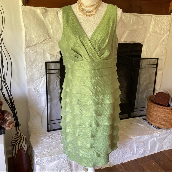 LONDON TIMES GREEN RUFFLE METALLIC DRESS SIZE 14 - Picture 1 of 7
